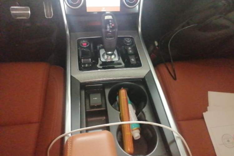 Used Jaguar XEL 2024 2.0T 250 PS R-DYNAMIC S Advanced Sport Edition Gear Lever