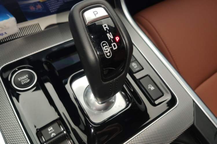 Used Jaguar XEL 2024 2.0T 250 PS R-DYNAMIC S Advanced Sport Edition Gear Lever
