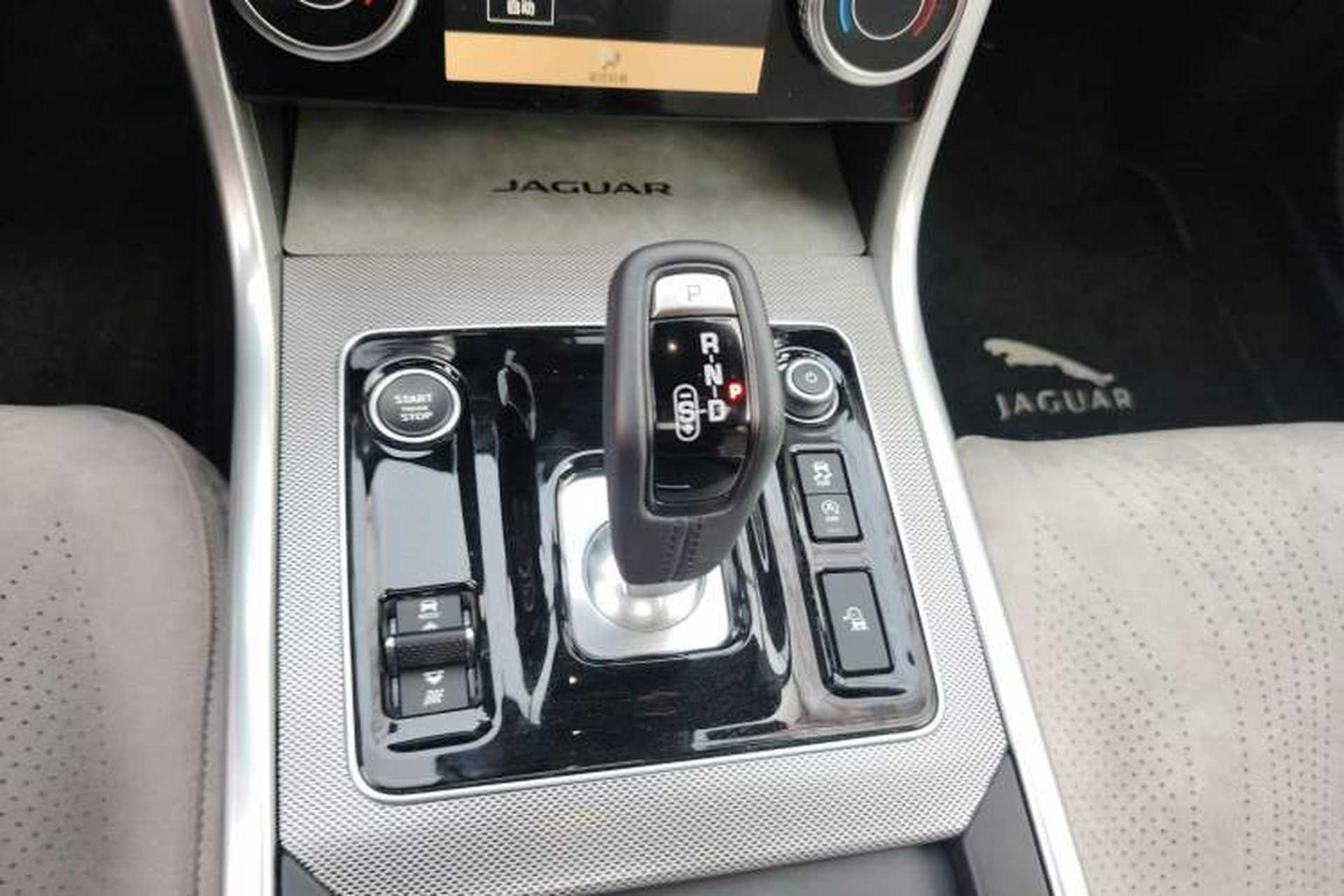 Used Jaguar XEL 2024 2.0T 250 PS R-DYNAMIC S Advanced Sport Edition Gear Lever