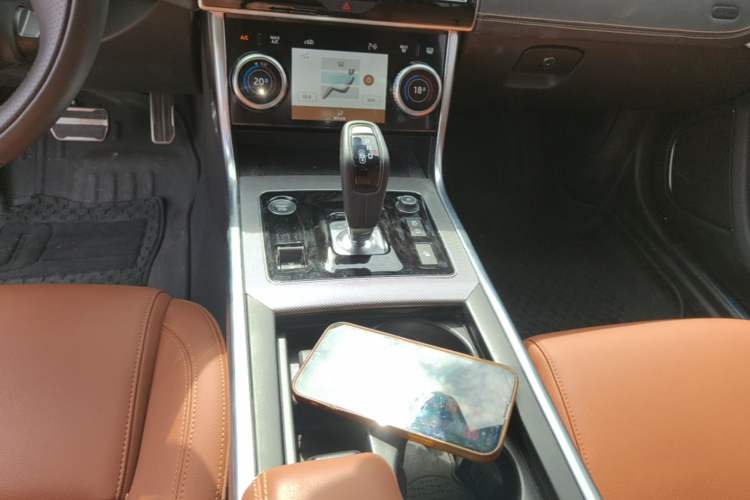 Used Jaguar XEL 2024 2.0T 250 PS R-DYNAMIC S Advanced Sport Edition Gear Lever