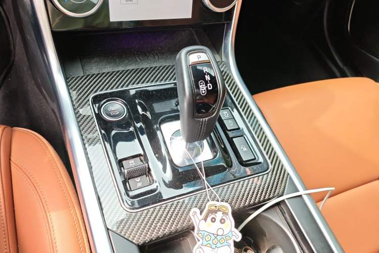 Used Jaguar XEL 2024 2.0T 250 PS R-DYNAMIC S Ebony Black Sport Edition Gear Lever