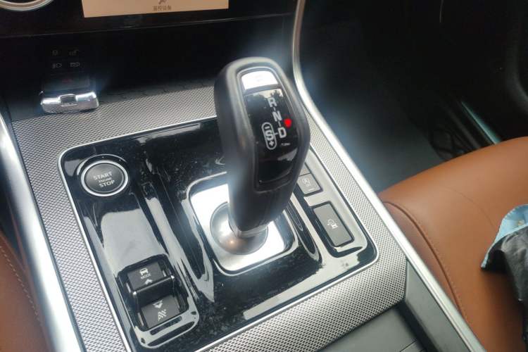 Used Jaguar XEL 2024 2.0T 250 PS R-DYNAMIC S Advanced Sport Edition Gear Lever