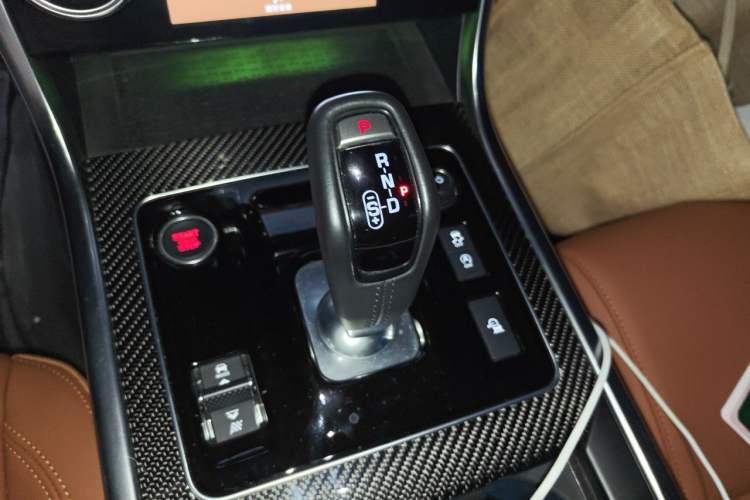 Used Jaguar XEL 2024 2.0T 250 PS R-DYNAMIC S Ebony Black Sport Edition Gear Lever