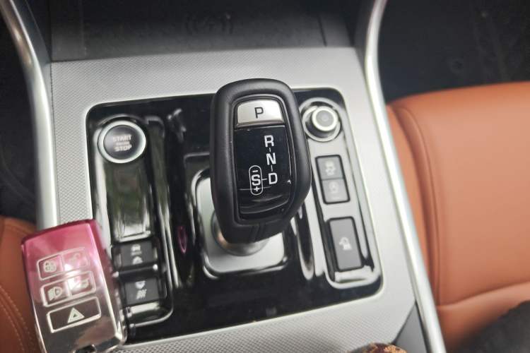 Used Jaguar XEL 2024 2.0T 250 PS R-DYNAMIC S Advanced Sport Edition Gear Lever