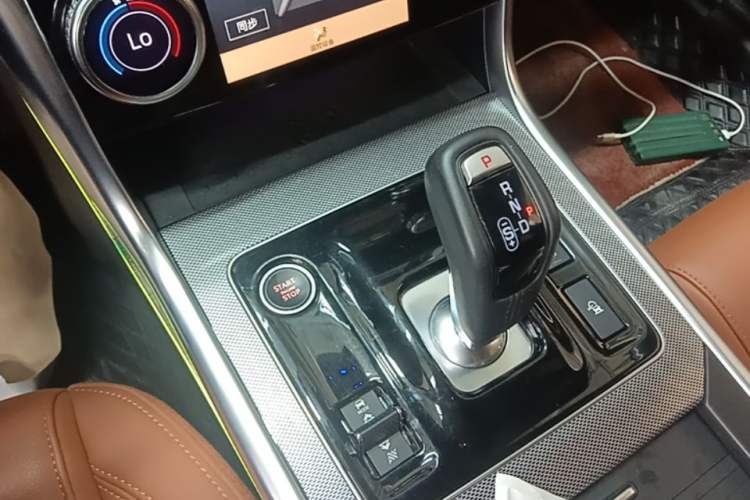 Used Jaguar XEL 2024 2.0T 250 PS R-DYNAMIC S Advanced Sport Edition Gear Lever
