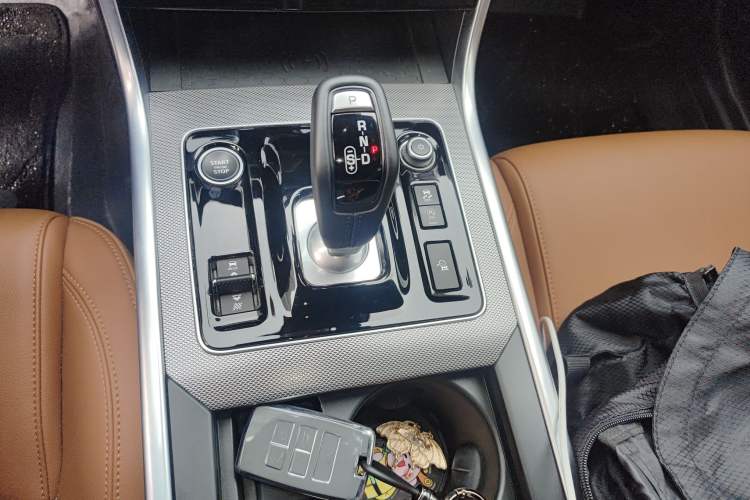 Used Jaguar XEL 2024 2.0T 250 PS R-DYNAMIC S Advanced Sport Edition Gear Lever