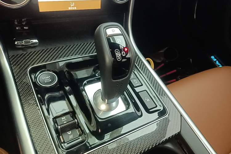 Used Jaguar XEL 2024 2.0T 250 PS R-DYNAMIC S Ebony Black Sport Edition Gear Lever