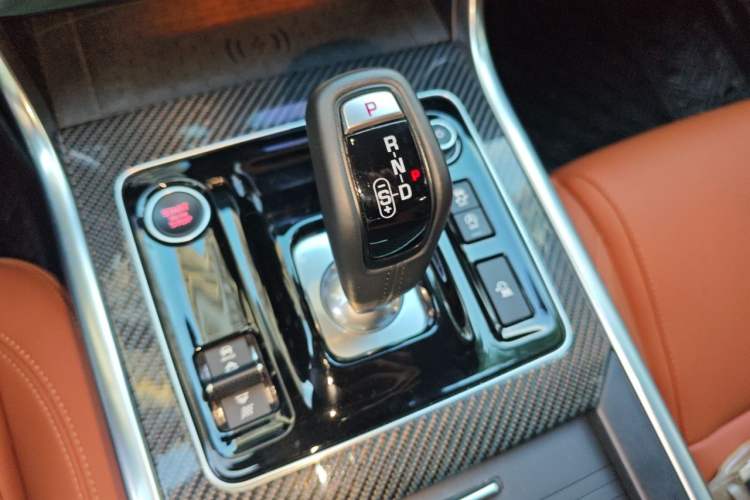 Used Jaguar XEL 2024 2.0T 250 PS R-DYNAMIC S Ebony Black Sport Edition Gear Lever