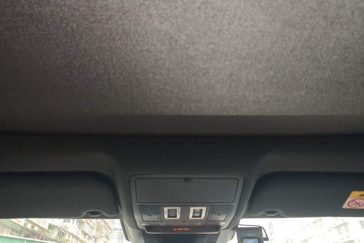 Used Jaguar XEL 2024 2.0T 250 PS R-DYNAMIC S Advanced Sport Edition Headliner