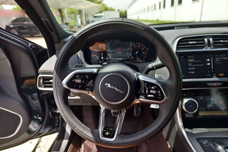 Used Jaguar XEL 2024 2.0T 250 PS R-DYNAMIC S Advanced Sport Edition Interior 2