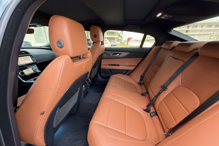 Used Jaguar XEL 2024 2.0T 250 PS R-DYNAMIC S Ebony Black Sport Edition Interior 4