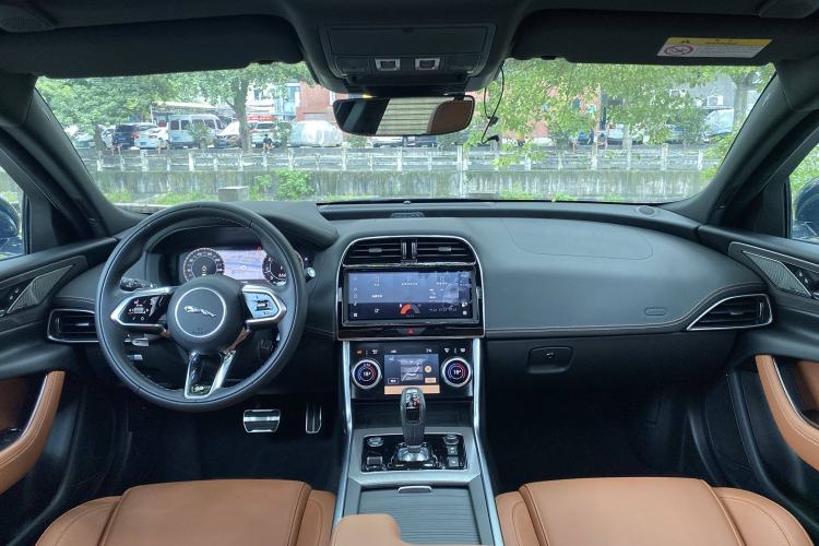 Used Jaguar XEL 2024 2.0T 250 PS R-DYNAMIC S Advanced Sport Edition Interior 5