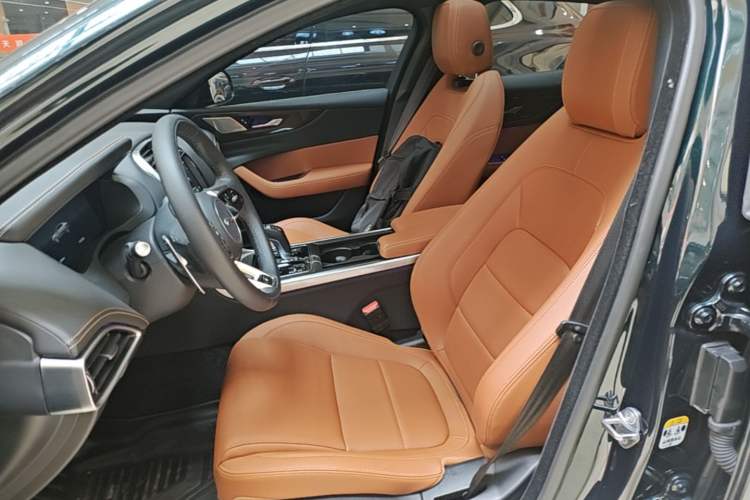 Used Jaguar XEL 2024 2.0T 250 PS R-DYNAMIC S Ebony Black Sport Edition Left Front Seat