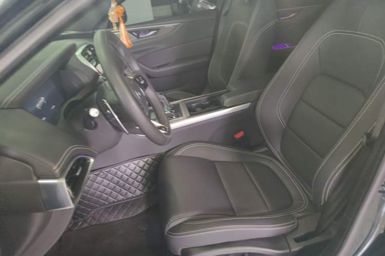 Used Jaguar XEL 2024 2.0T 250 PS R-DYNAMIC S Advanced Sport Edition Left Front Seat