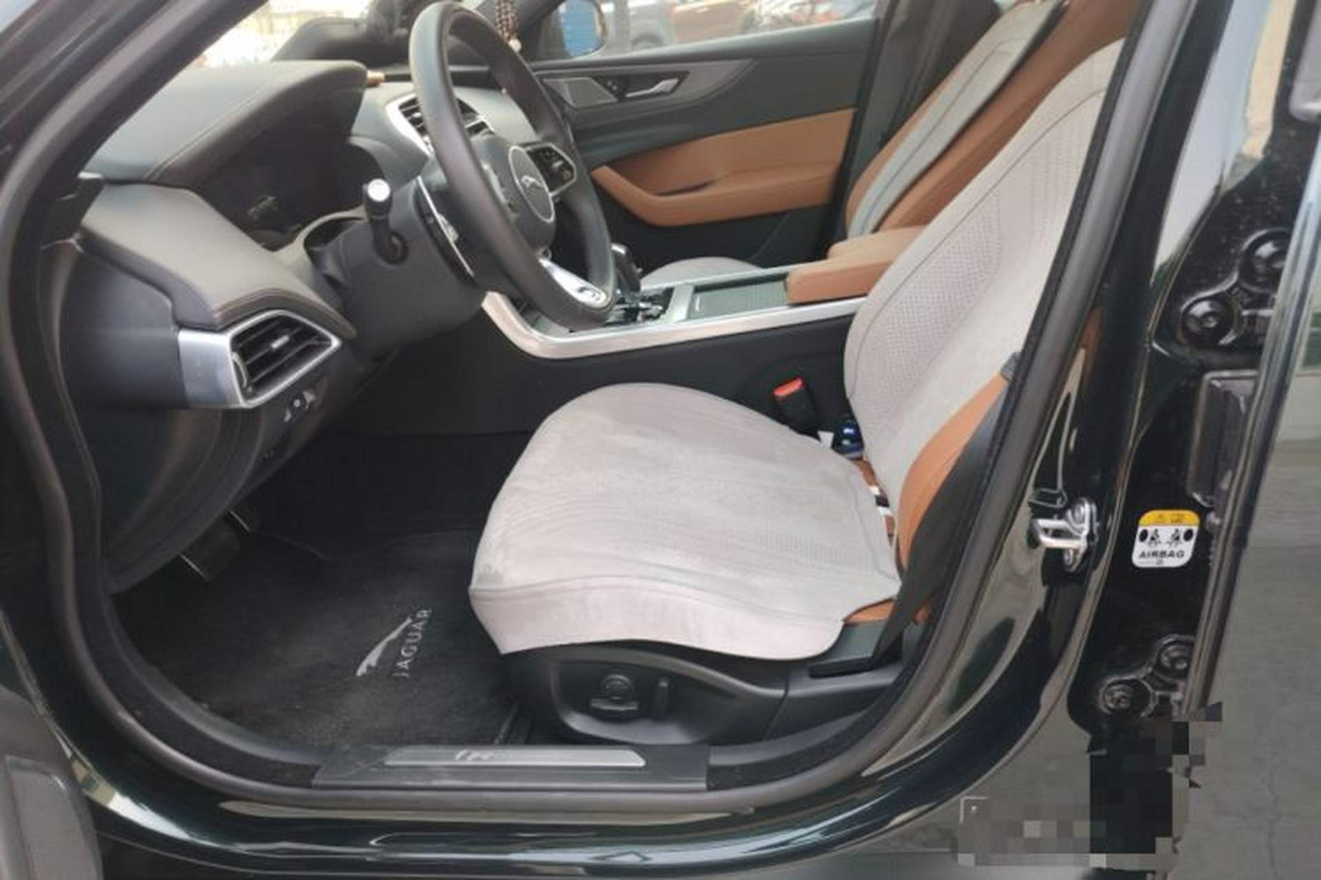 Used Jaguar XEL 2024 2.0T 250 PS R-DYNAMIC S Advanced Sport Edition Left Front Seat