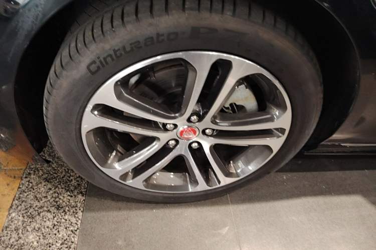 Used Jaguar XEL 2024 2.0T 250 PS R-DYNAMIC S Advanced Sport Edition Left Front Wheel Hub