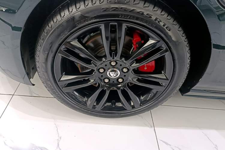 Used Jaguar XEL 2024 2.0T 250 PS R-DYNAMIC S Ebony Black Sport Edition Left Front Wheel Hub