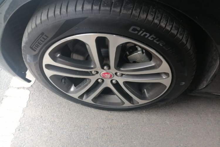 Used Jaguar XEL 2024 2.0T 250 PS R-DYNAMIC S Advanced Sport Edition Left Front Wheel Hub