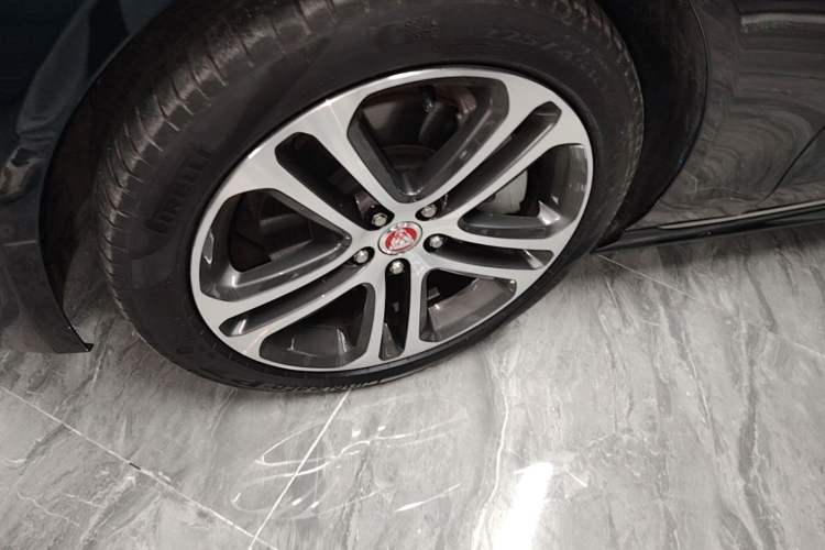 Used Jaguar XEL 2024 2.0T 250 PS R-DYNAMIC S Advanced Sport Edition Left Front Wheel Hub