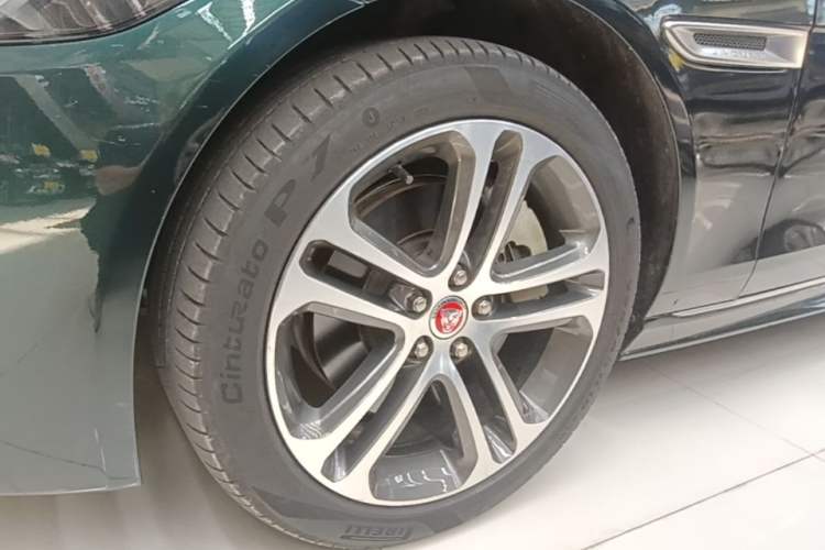 Used Jaguar XEL 2024 2.0T 250 PS R-DYNAMIC S Advanced Sport Edition Left Front Wheel Hub