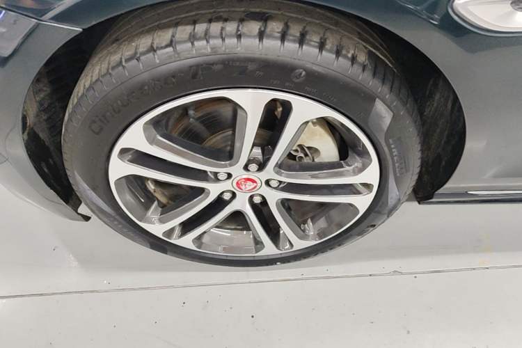 Used Jaguar XEL 2024 2.0T 250 PS R-DYNAMIC S Advanced Sport Edition Left Front Wheel Hub