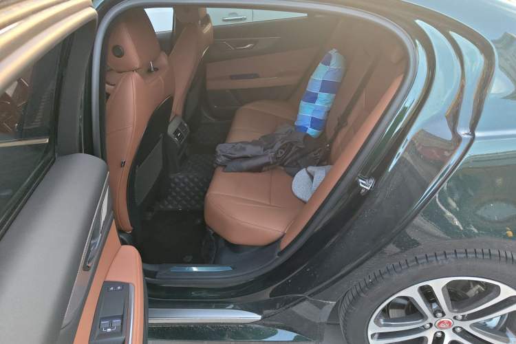 Used Jaguar XEL 2024 2.0T 250 PS R-DYNAMIC S Advanced Sport Edition Left Rear Seat
