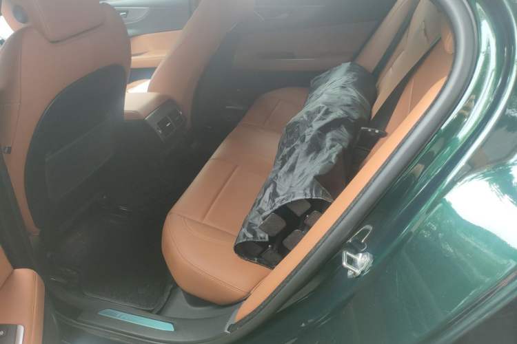 Used Jaguar XEL 2024 2.0T 250 PS R-DYNAMIC S Advanced Sport Edition Left Rear Seat
