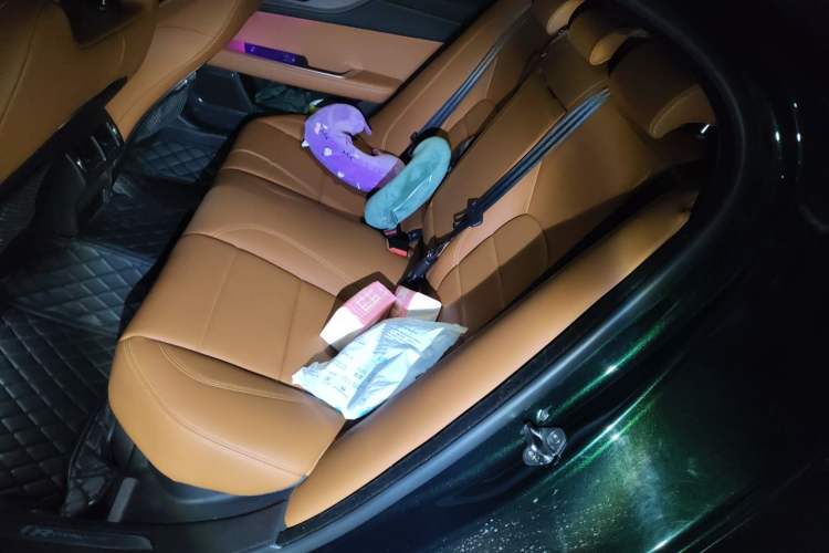 Used Jaguar XEL 2024 2.0T 250 PS R-DYNAMIC S Advanced Sport Edition Left Rear Seat