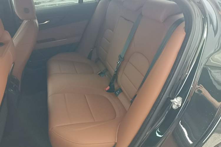 Used Jaguar XEL 2024 2.0T 250 PS R-DYNAMIC S Ebony Black Sport Edition Left Rear Seat