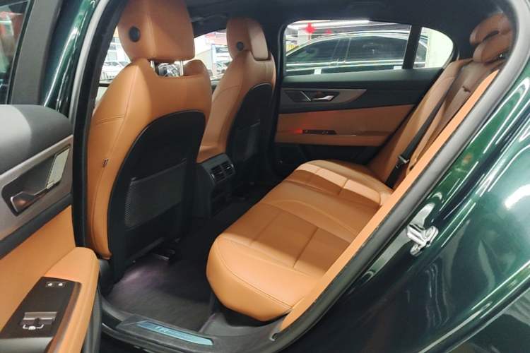Used Jaguar XEL 2024 2.0T 250 PS R-DYNAMIC S Advanced Sport Edition Left Rear Seat