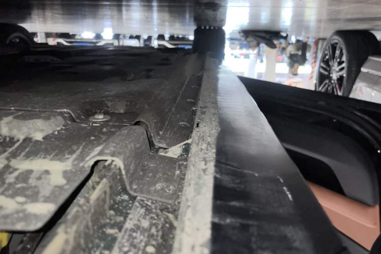Used Jaguar XEL 2024 2.0T 250 PS R-DYNAMIC S Ebony Black Sport Edition Left Side Sill
