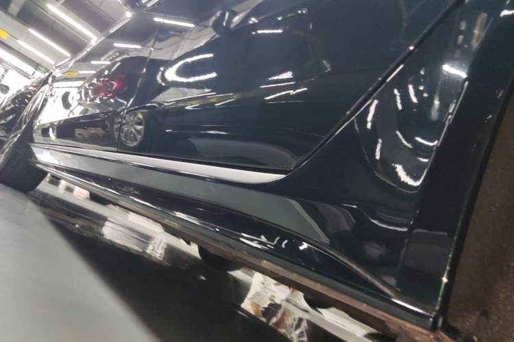 Used Jaguar XEL 2024 2.0T 250 PS R-DYNAMIC S Advanced Sport Edition Left Side Sill