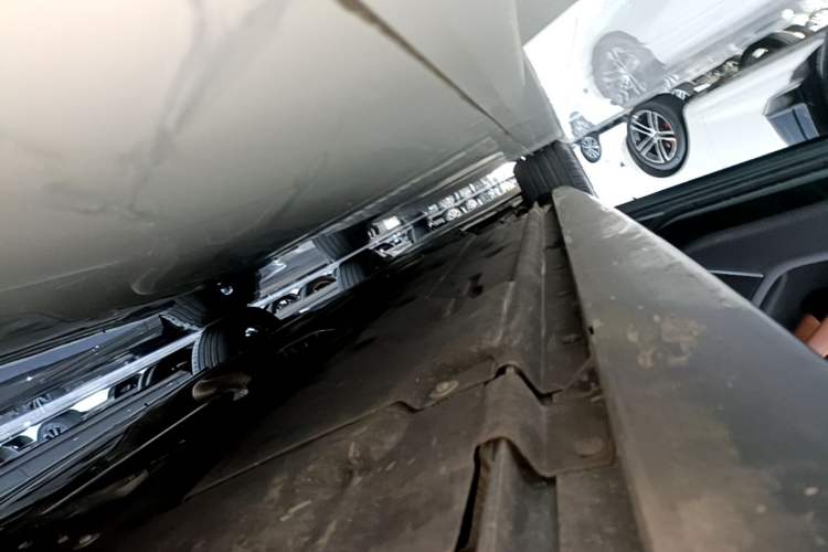 Used Jaguar XEL 2024 2.0T 250 PS R-DYNAMIC S Ebony Black Sport Edition Left Side Sill