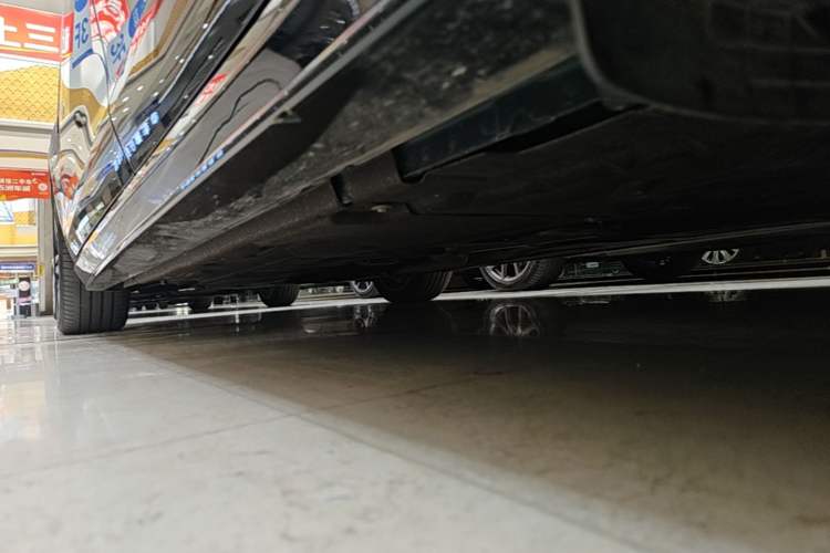 Used Jaguar XEL 2024 2.0T 250 PS R-DYNAMIC S Ebony Black Sport Edition Left Side Sill