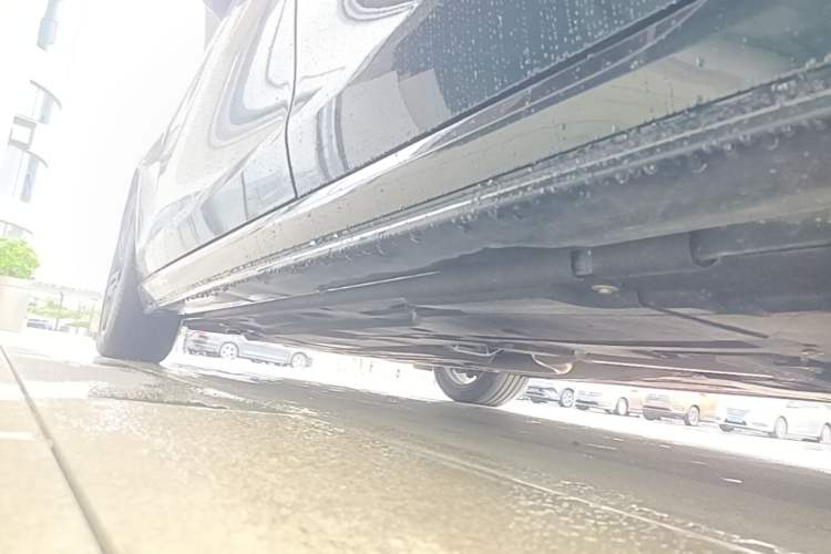 Used Jaguar XEL 2024 2.0T 250 PS R-DYNAMIC S Ebony Black Sport Edition Left Side Sill
