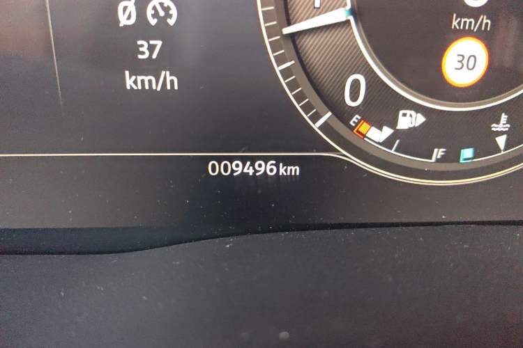 Used Jaguar XEL 2024 2.0T 250 PS R-DYNAMIC S Advanced Sport Edition Odometer Close Up