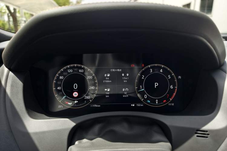 Used Jaguar XEL 2024 2.0T 250 PS R-DYNAMIC S Advanced Sport Edition Odometer Close Up