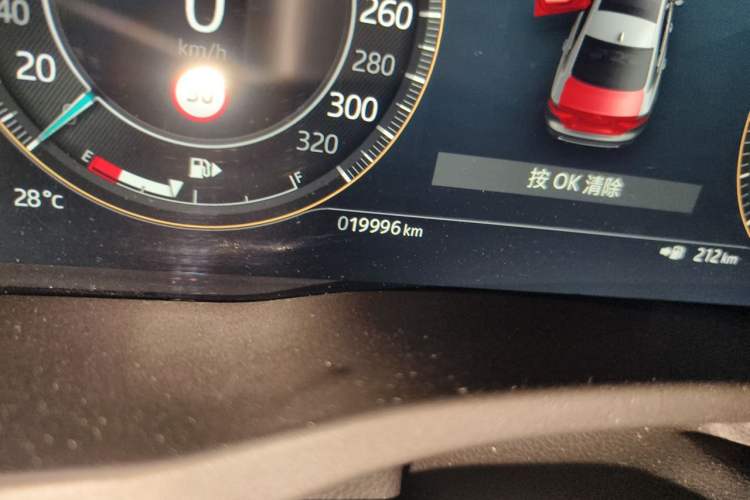 Used Jaguar XEL 2024 2.0T 250 PS R-DYNAMIC S Advanced Sport Edition Odometer Close Up