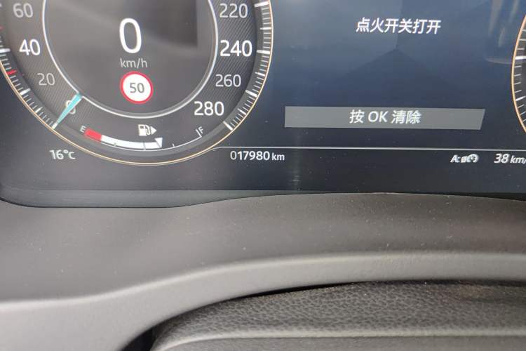 Used Jaguar XEL 2024 2.0T 250 PS R-DYNAMIC S Advanced Sport Edition Odometer Close Up