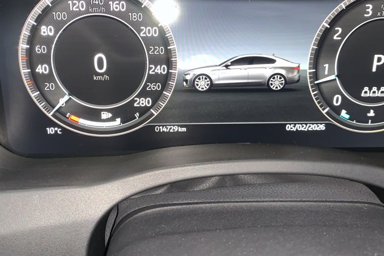 Used Jaguar XEL 2024 2.0T 250 PS R-DYNAMIC S Advanced Sport Edition Odometer Close Up
