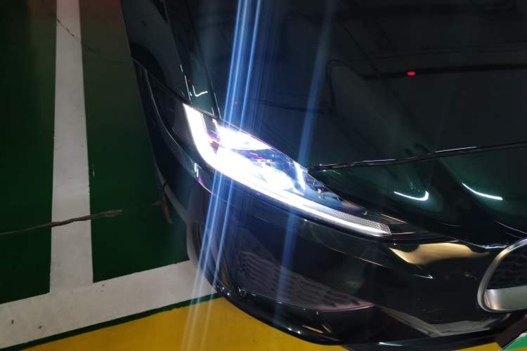 Used Jaguar XEL 2024 2.0T 250 PS R-DYNAMIC S Advanced Sport Edition Right Front Headlight