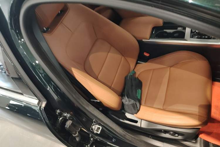 Used Jaguar XEL 2024 2.0T 250 PS R-DYNAMIC S Advanced Sport Edition Right Front Seat