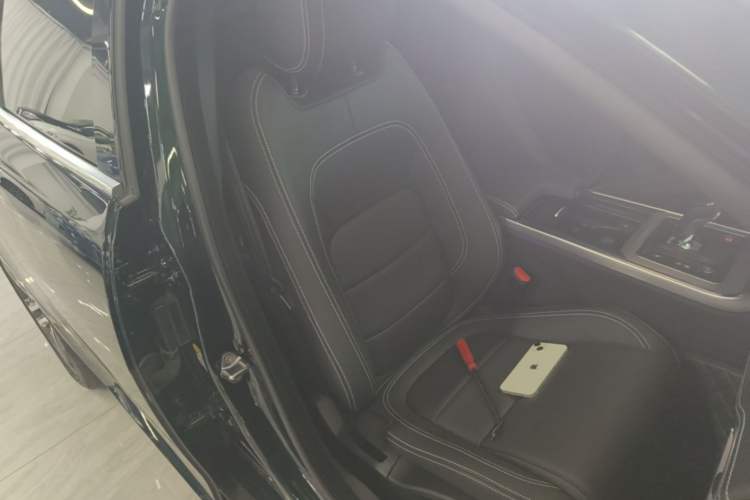 Used Jaguar XEL 2024 2.0T 250 PS R-DYNAMIC S Advanced Sport Edition Right Front Seat