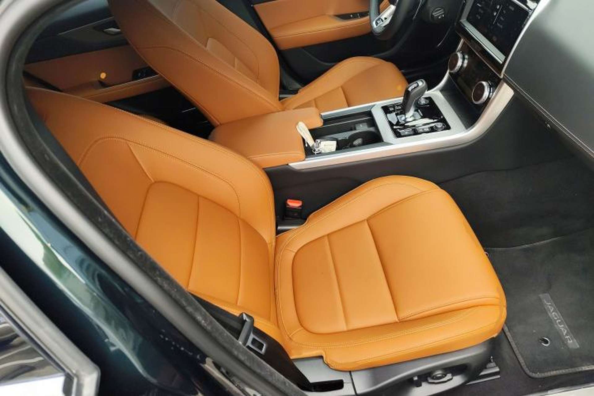 Used Jaguar XEL 2024 2.0T 250 PS R-DYNAMIC S Advanced Sport Edition Right Front Seat