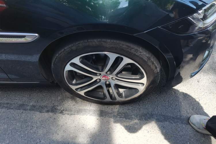 Used Jaguar XEL 2024 2.0T 250 PS R-DYNAMIC S Advanced Sport Edition Right Front Wheel Hub