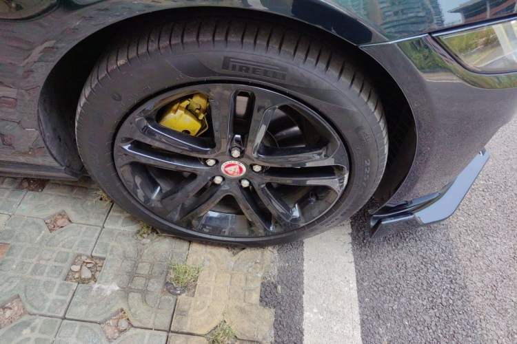 Used Jaguar XEL 2024 2.0T 250 PS R-DYNAMIC S Advanced Sport Edition Right Front Wheel Hub