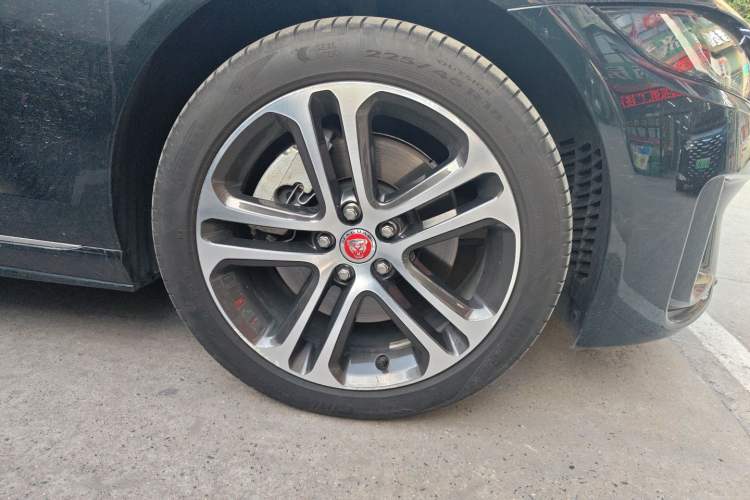 Used Jaguar XEL 2024 2.0T 250 PS R-DYNAMIC S Advanced Sport Edition Right Front Wheel Hub