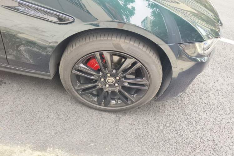 Used Jaguar XEL 2024 2.0T 250 PS R-DYNAMIC S Ebony Black Sport Edition Right Front Wheel Hub