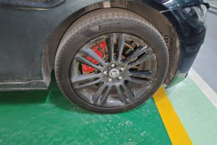 Used Jaguar XEL 2024 2.0T 250 PS R-DYNAMIC S Ebony Black Sport Edition Right Front Wheel Hub