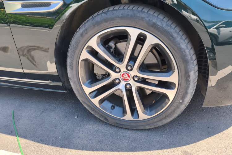 Used Jaguar XEL 2024 2.0T 250 PS R-DYNAMIC S Advanced Sport Edition Right Front Wheel Hub